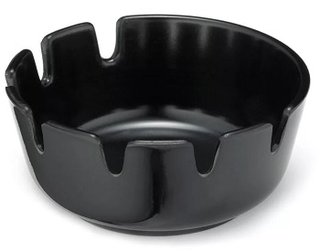 BLACK ASHTRAY PLASTIC